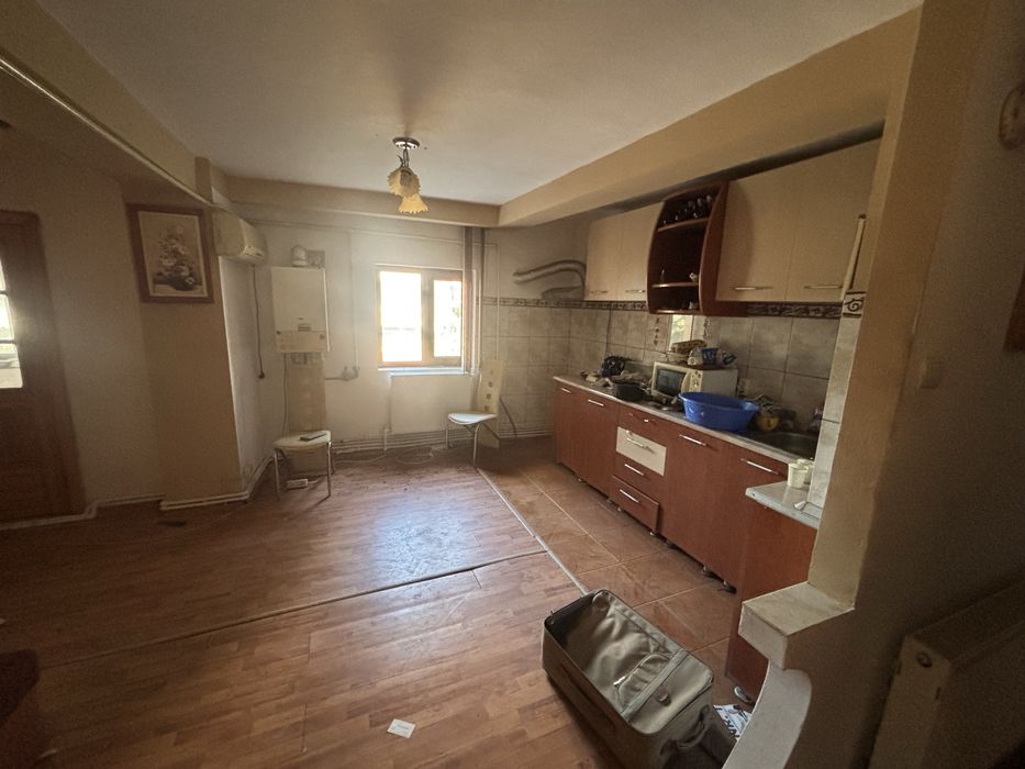 Apartament etaj 1 ramnicul sarat