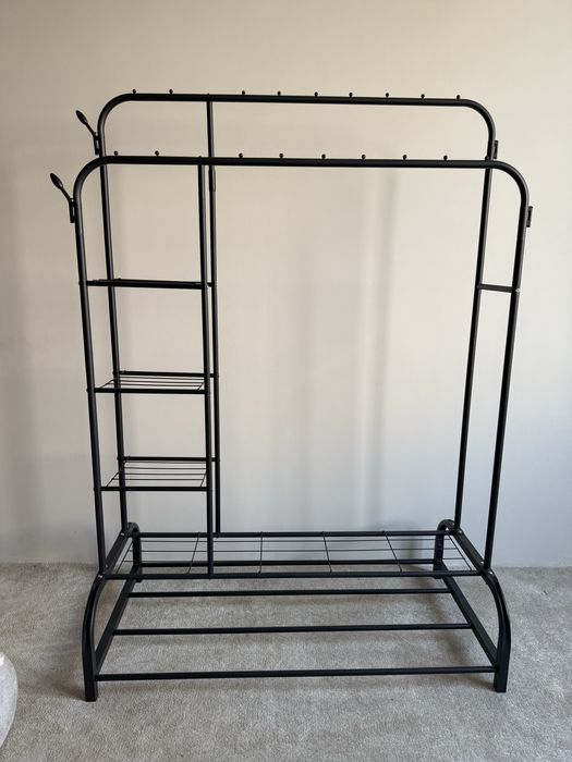 Металлический рейл для одежды