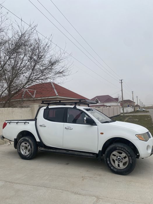 Автомобил л200