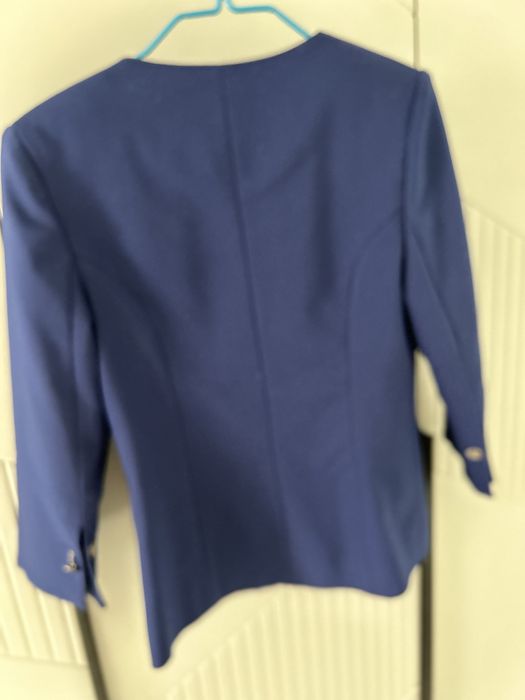 Продам пиджак синий короткий