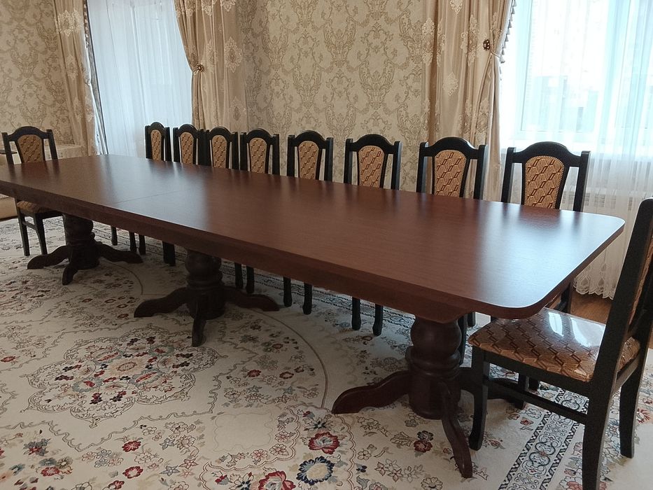 Стол для гостинной