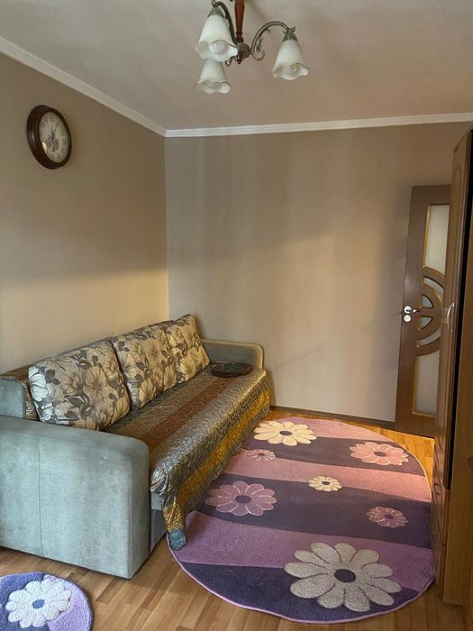 Închiriez apartament cu 2 camere