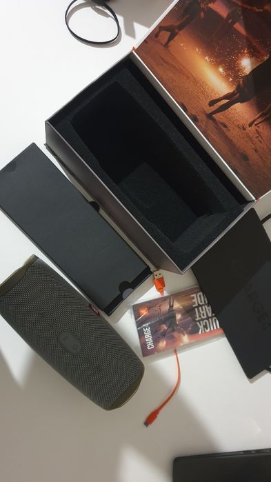 Колонка портативная JBL Charge 4