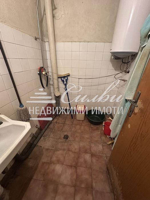 Четиристаен ТУХЛЕН апартамент на предпочитан ВТОРИ етаж - кв. Запад 1!