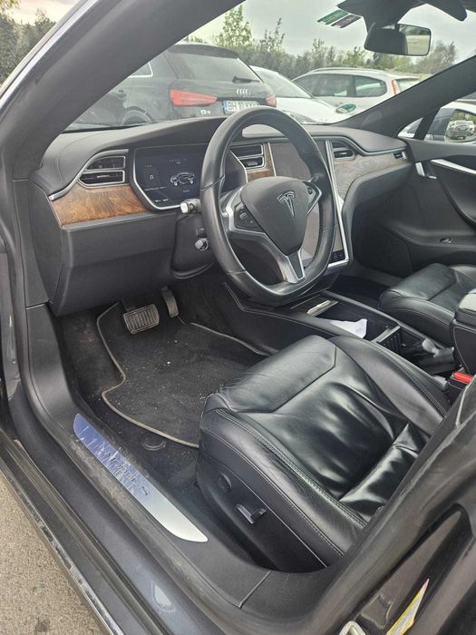 Tesla Model S Free supercharger