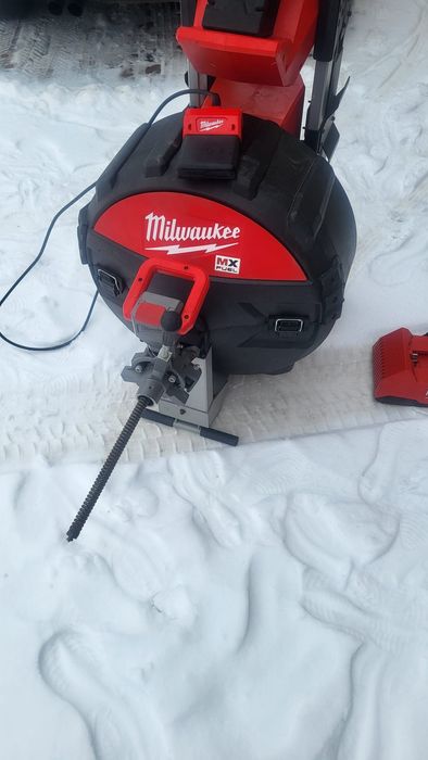 Masina profesionala de desfundat canalizari Milwaukee