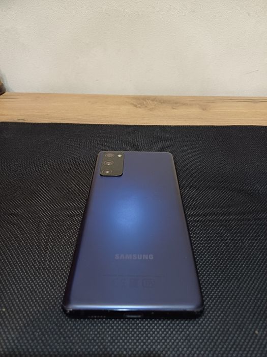 Продаётся телефон Samsung S20FE