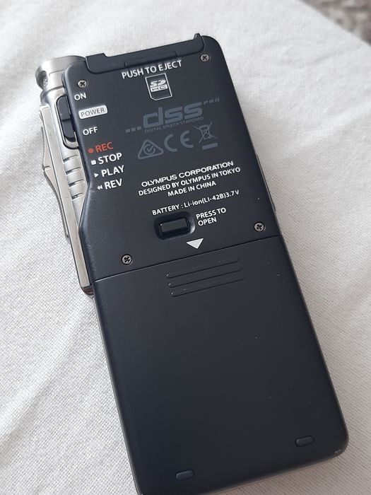 Vând reportofon Olympus