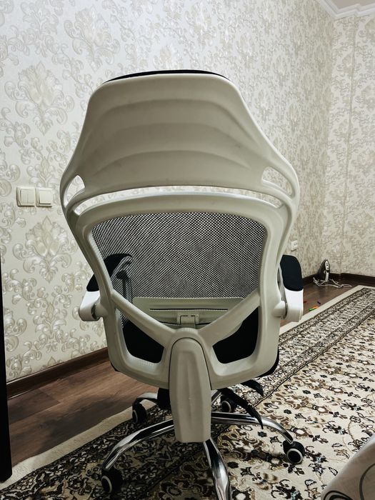 Продается игровое кресло