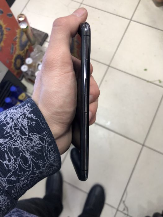 Iphone x srochna sotiladi
