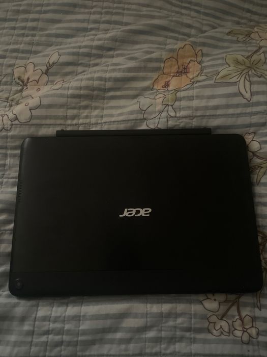 Acer One S1003   Планшет/Ноутбук