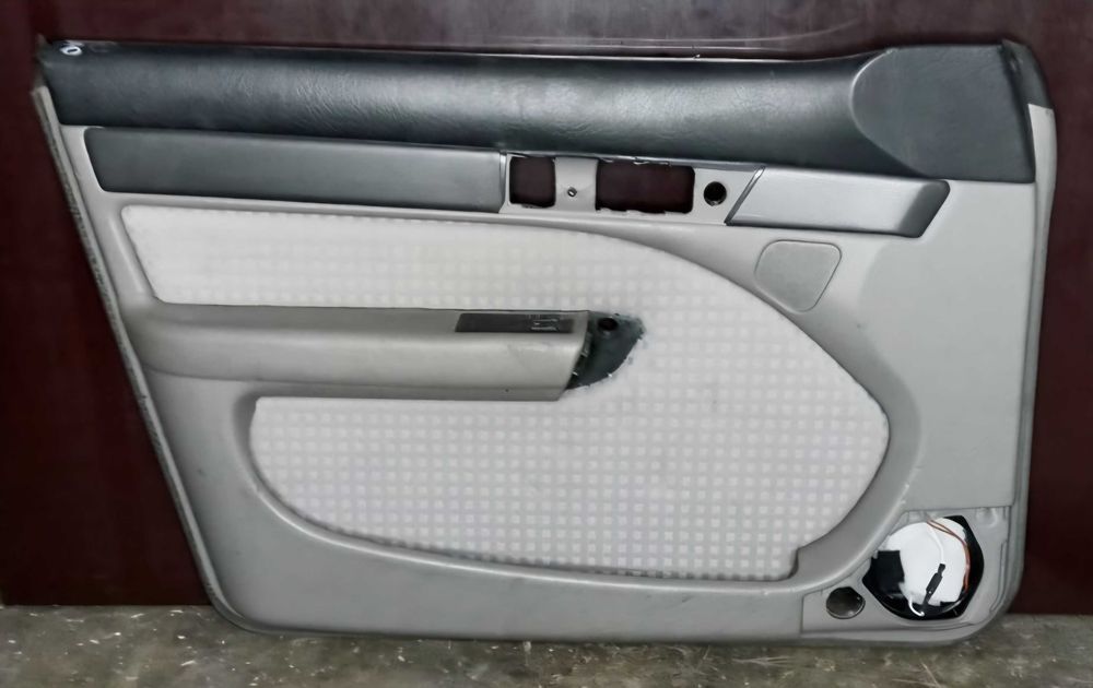 TitanAuto Audi A6 C4 дверные карты