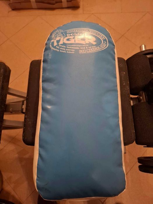 Фокусни ръкавици/лапи производство на Cosmos sport и тай-пад