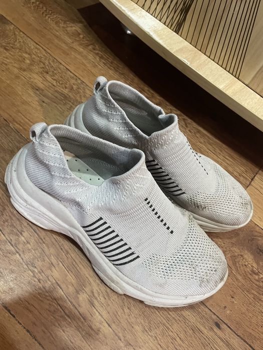 Продам обувь, каждая по 1000