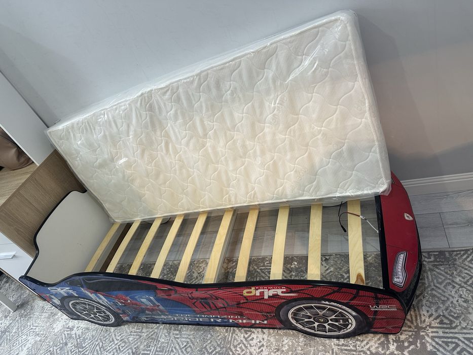 Детская кровать машинка