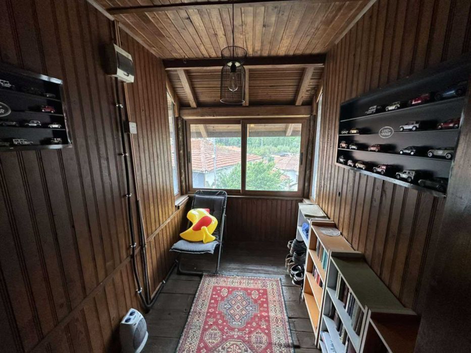 с. Гложене общ.Тетевен обл. Ловеч - къщи с двор