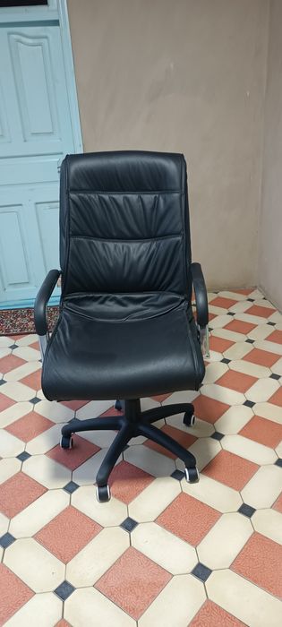 Ofis kreslo va stollar sotiladi arzon narxlarda