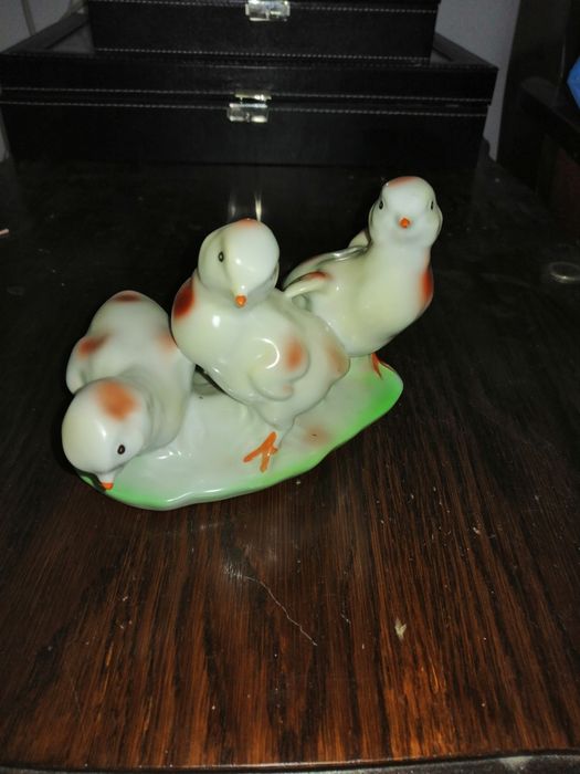 Trei piese din portelan