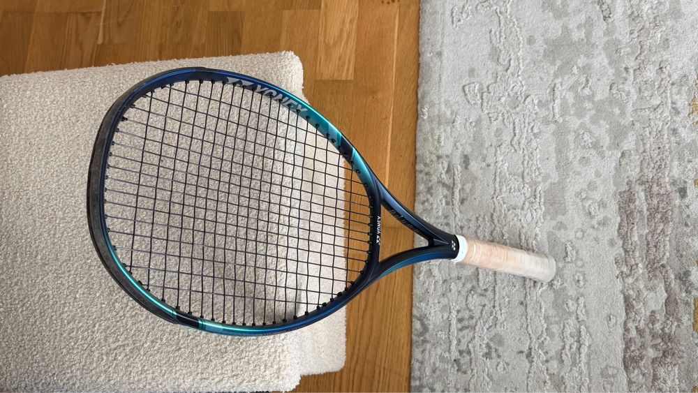 Racheta Yonex Ezone 100