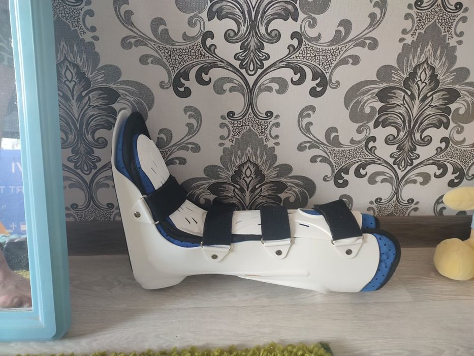 Продам левая нога лангетка