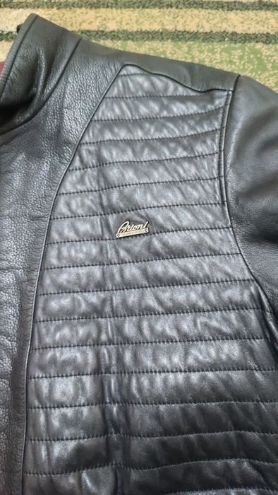 Продам кожанную б/у куртку Brioni