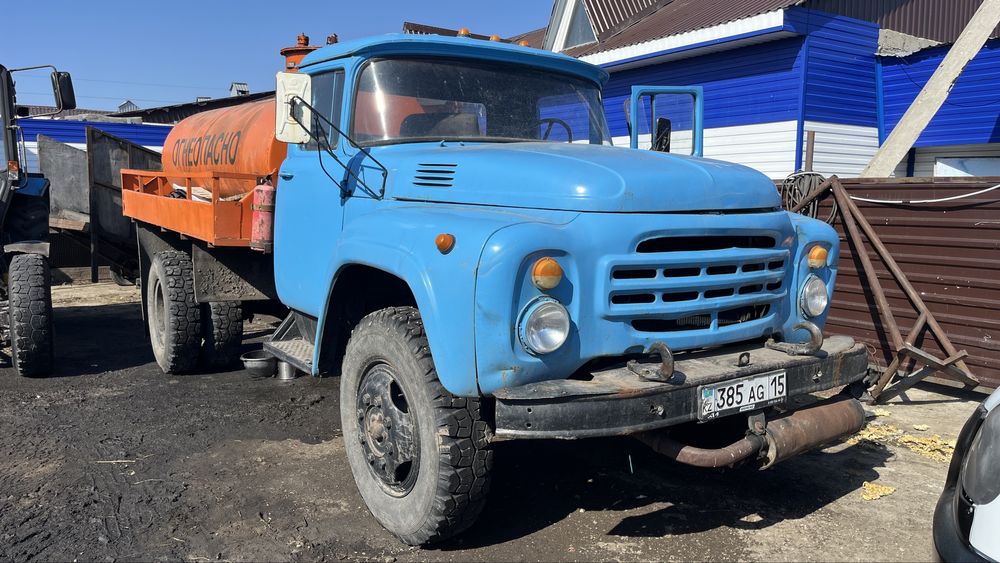 Продам зил заправщик