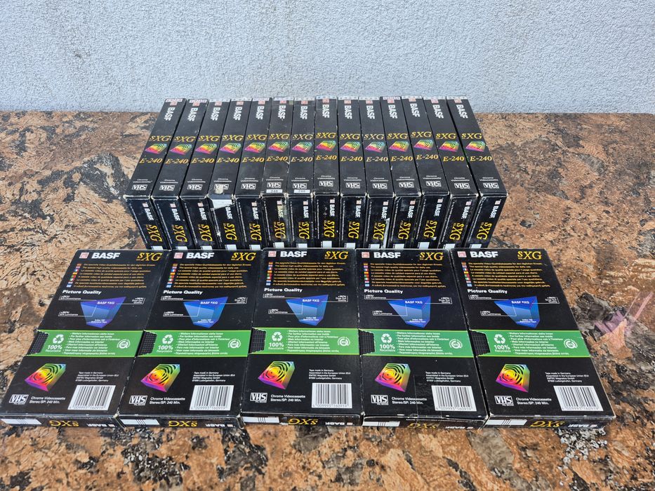 Vând Lot 19  casete video  Vhs marca Basf  model de 240 minute cu film