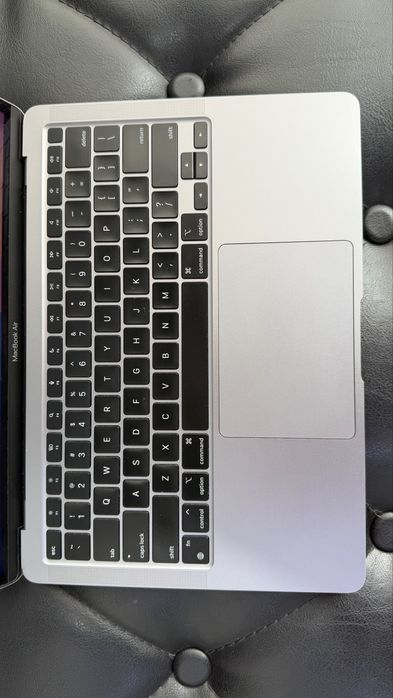 Apple MacBook Air M1 2020 года в плохом состояние