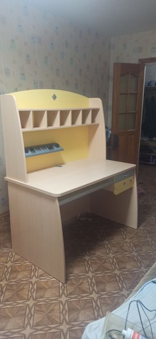 Компьютерный стол с ящиками