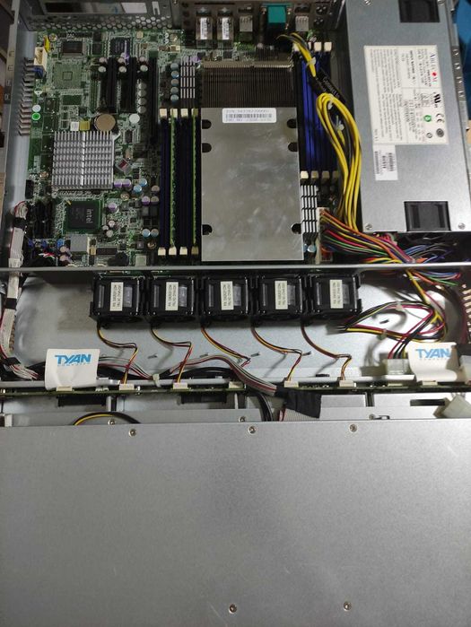 Рабочие 2 сервера 1U-форм-фактор, в отличном состоянии!