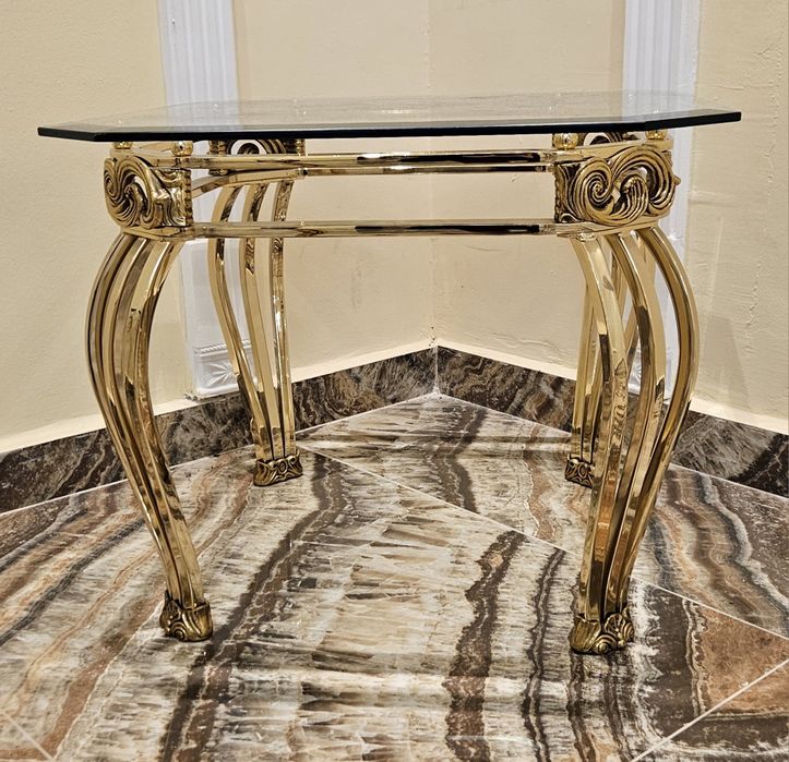 Mese placate cu 24 k. cristal.