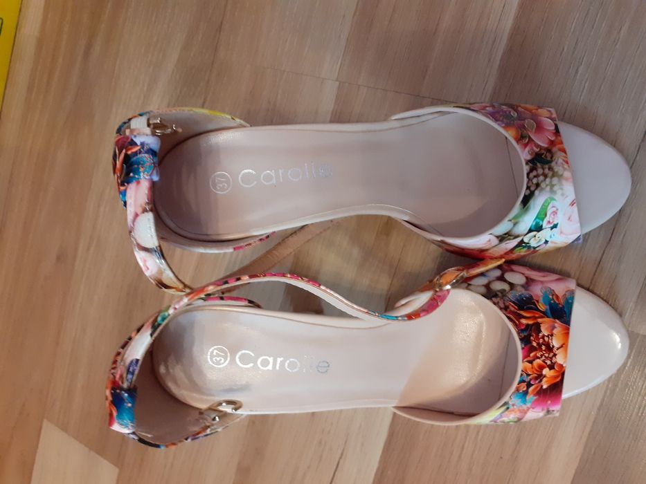 Sandale Damă mărimea 37 !