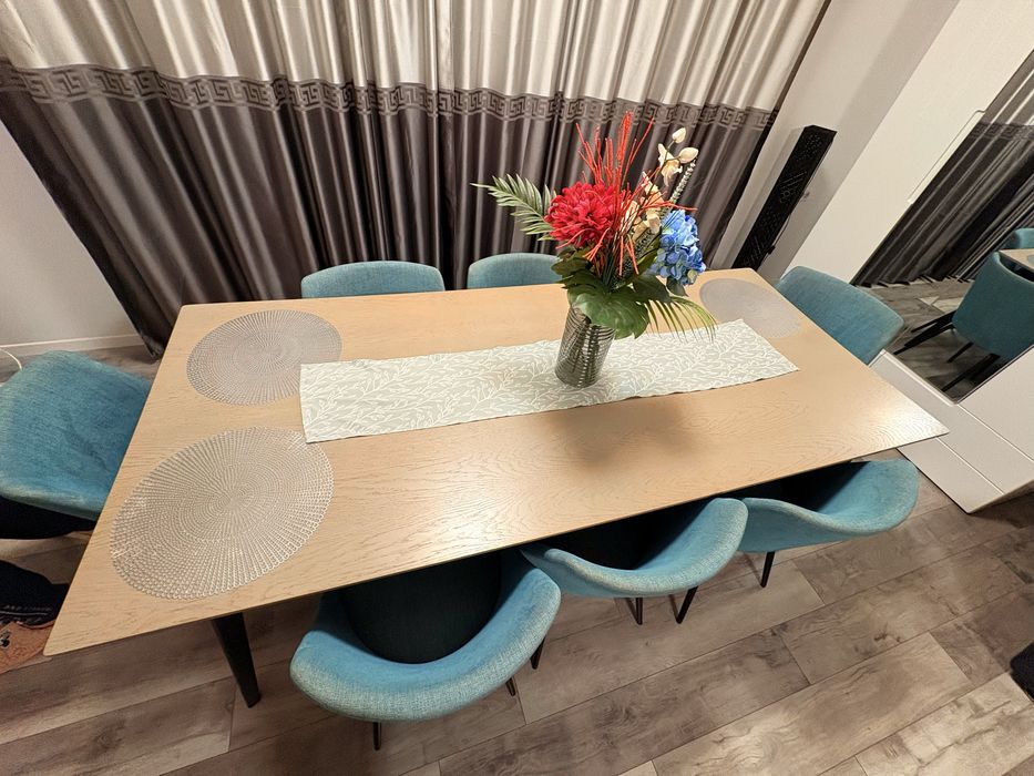 Vând masa living cu scaune tapițate