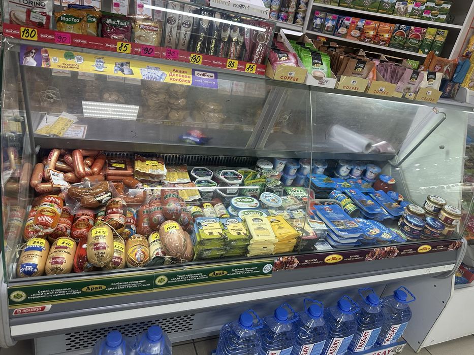 Продам холодильную витрину