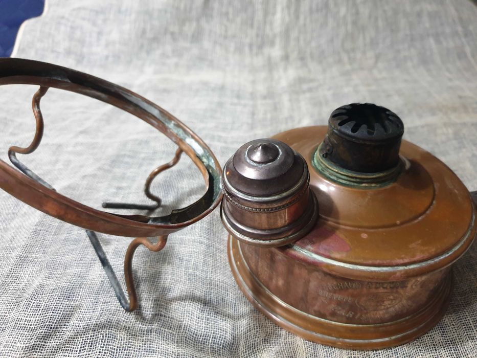 Уред за почистване на маса,примус и фенер