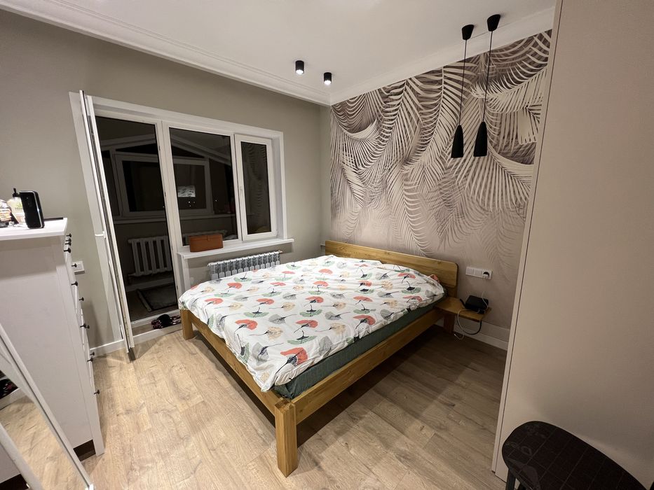 Кровать с матрасом