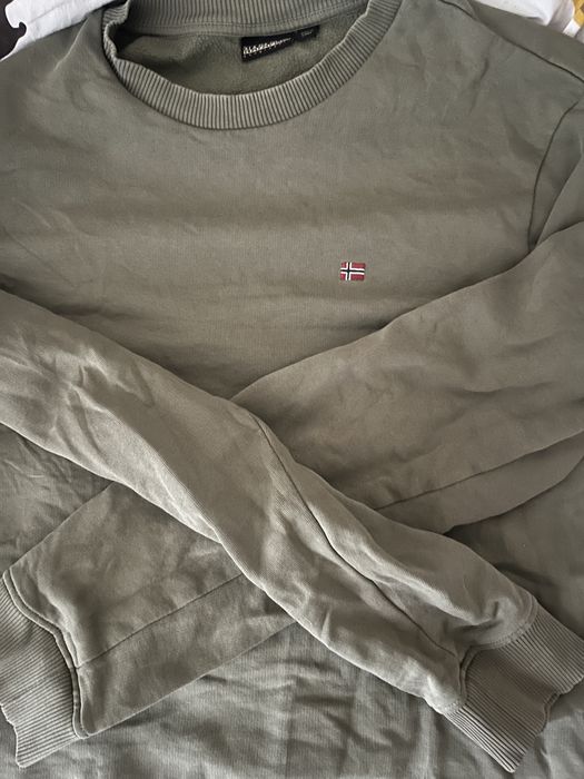 Продавам блуза напапири L мъжки.