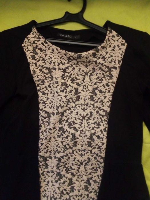 Рокля с дълъг ръкав, черно трико с бяла бродерия, размер L