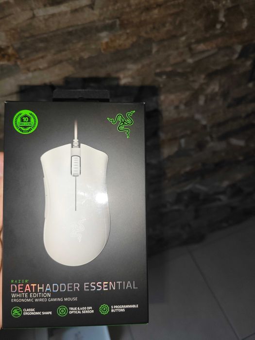 Геймърска мишка Razer DeathAdder Essential