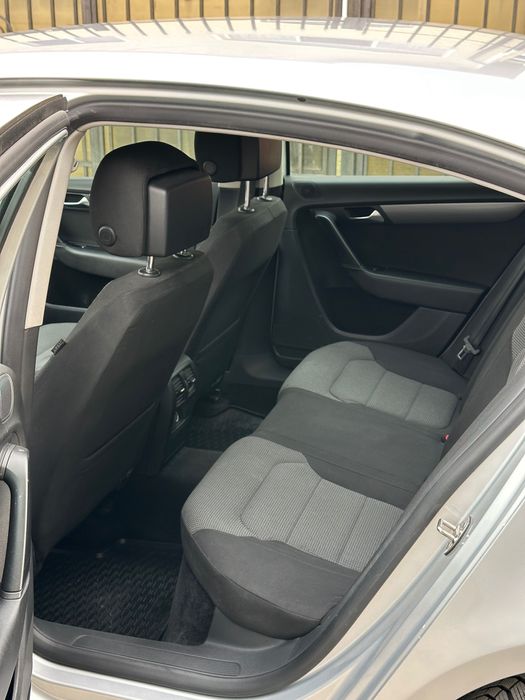 VW Passat B7 - 2.0 - 140 cp - Navigatie - Clima - Computer de bord - BlueMotion