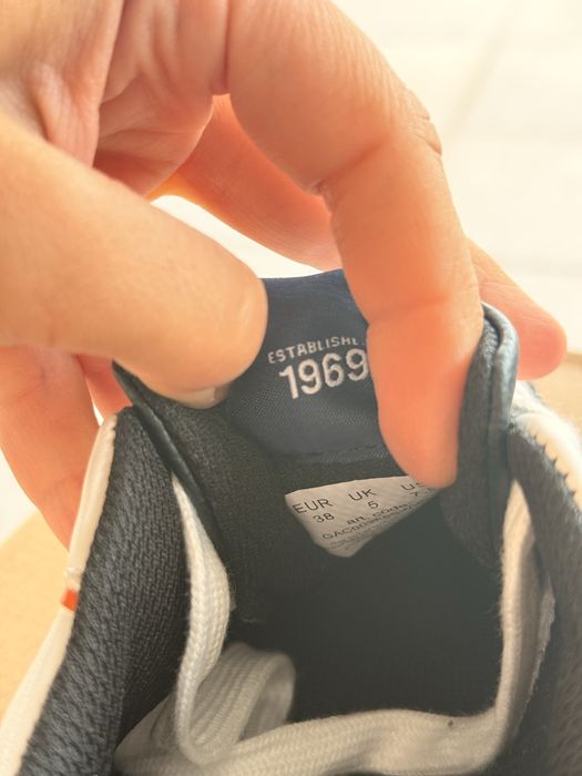 Продавам нови кецове GAP