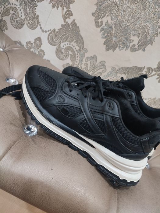 Кроссовки 4000 тг