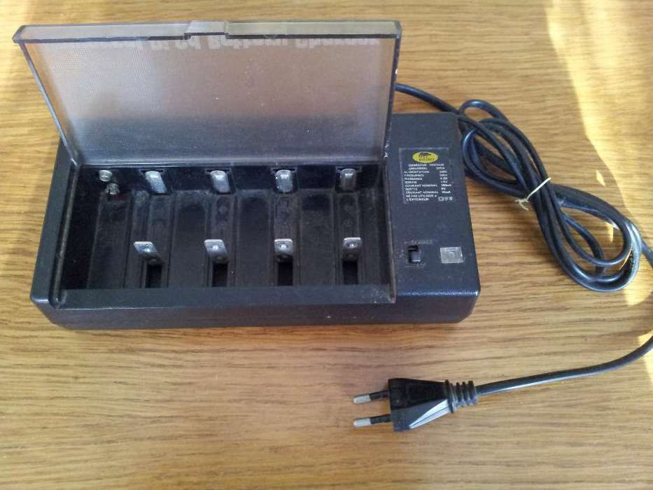Incarcator acumulatori (baterii)