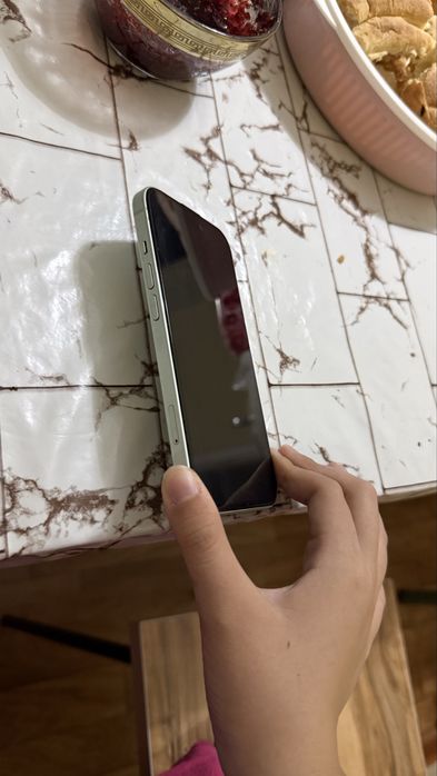 iPhone 15 в отличном состоянии, оригинал, срочно