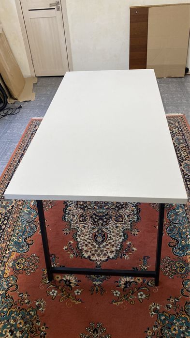 Стол в гостинную