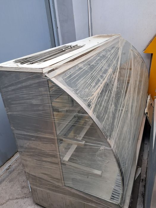 Dokonlar uchun vitrinalar bor arzon narxlarda