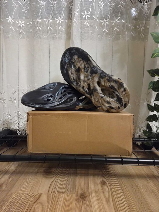 Yeezy Foam Runners marimea 48