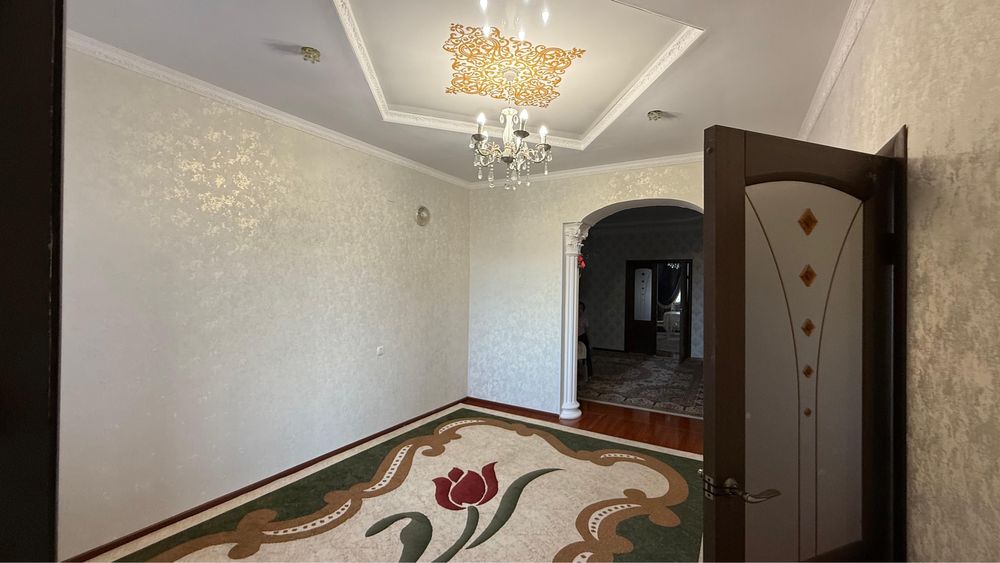 Үй сатылады.