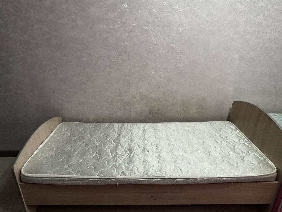 Продаётся односпальная кровать.