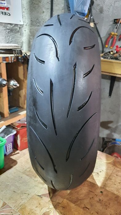 Metzeler Sporttec M9 RR // 180 55 ZR 17 // 2024